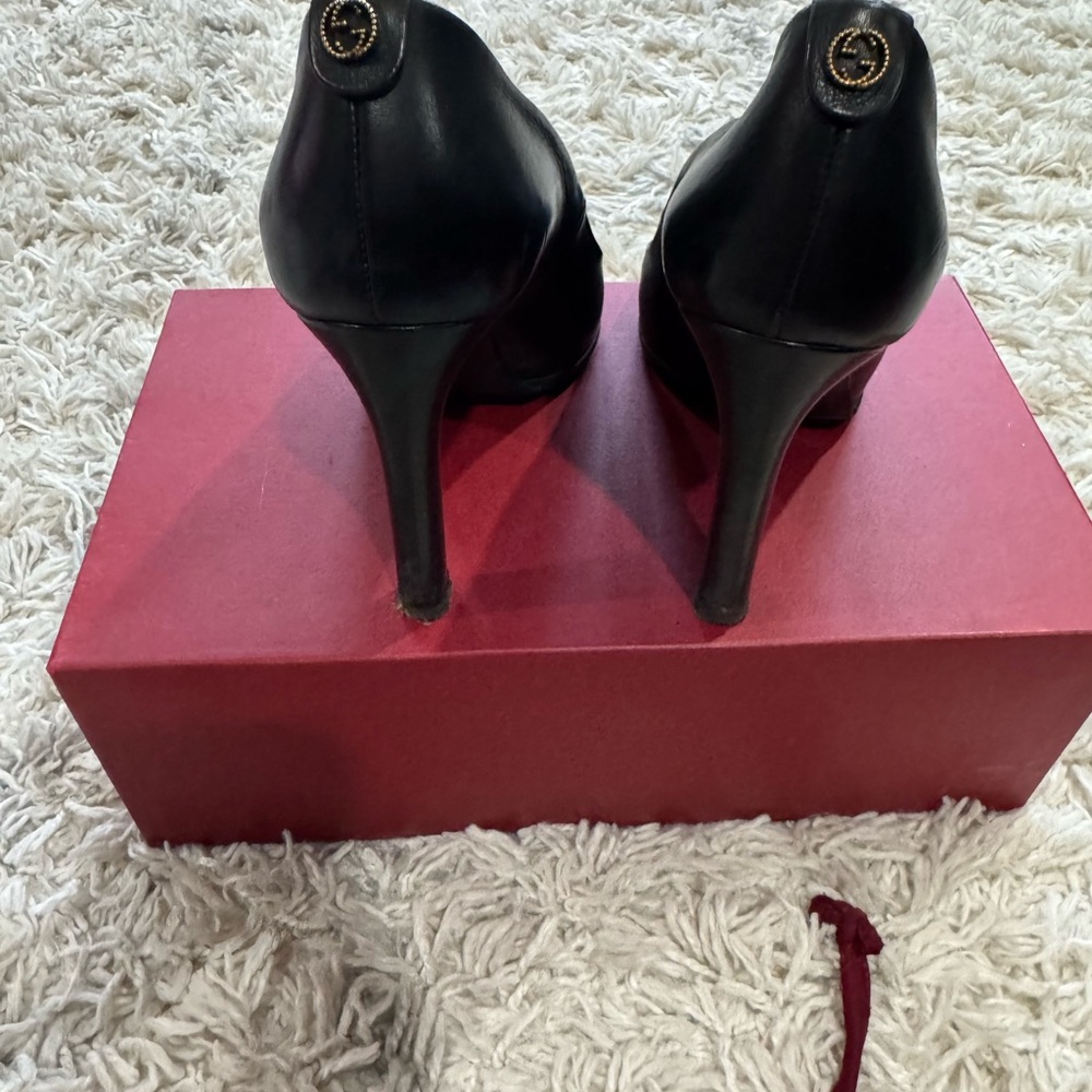 Gucci Elegant Black Leather Heels
